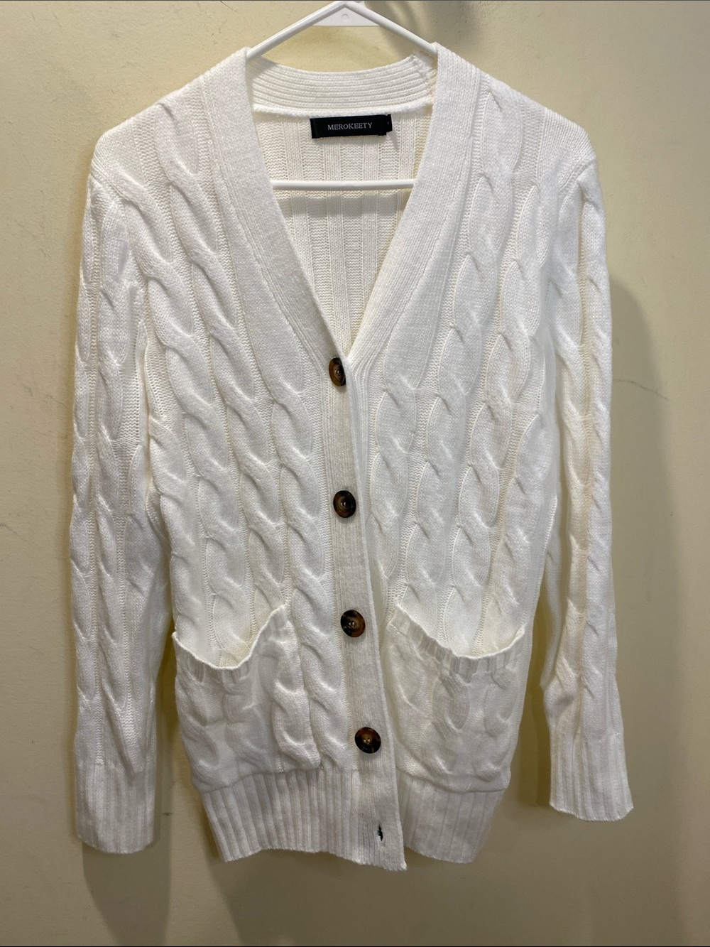 MAROKEETY White Cable-Knit V-Neck Button Cardigan Sz S